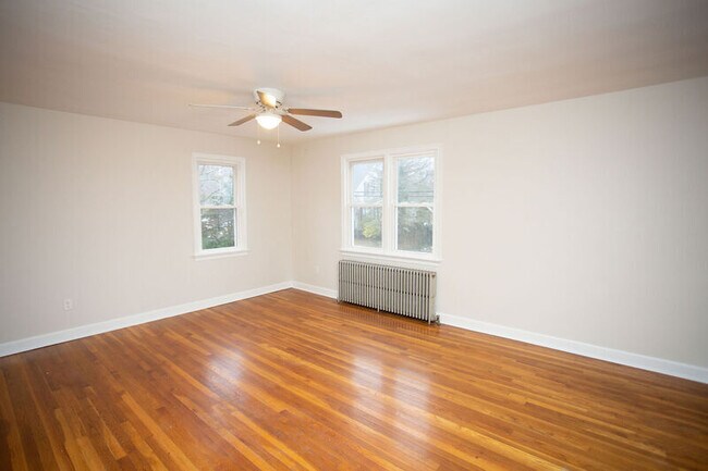 Building Photo - 56 Linwood Ave
