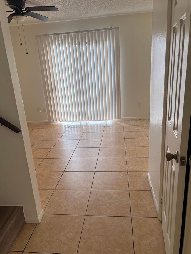 Building Photo - Townhome in Chelsea Square