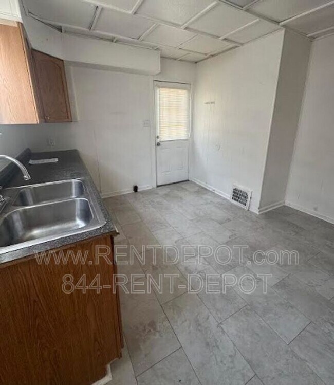 Foto del edificio - 416 E Riverside Dr