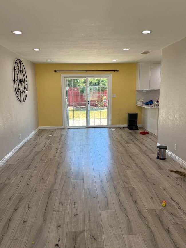 Building Photo - 3,750 / Remodeled 3BR/2BA Single-Story Home in Fremont!