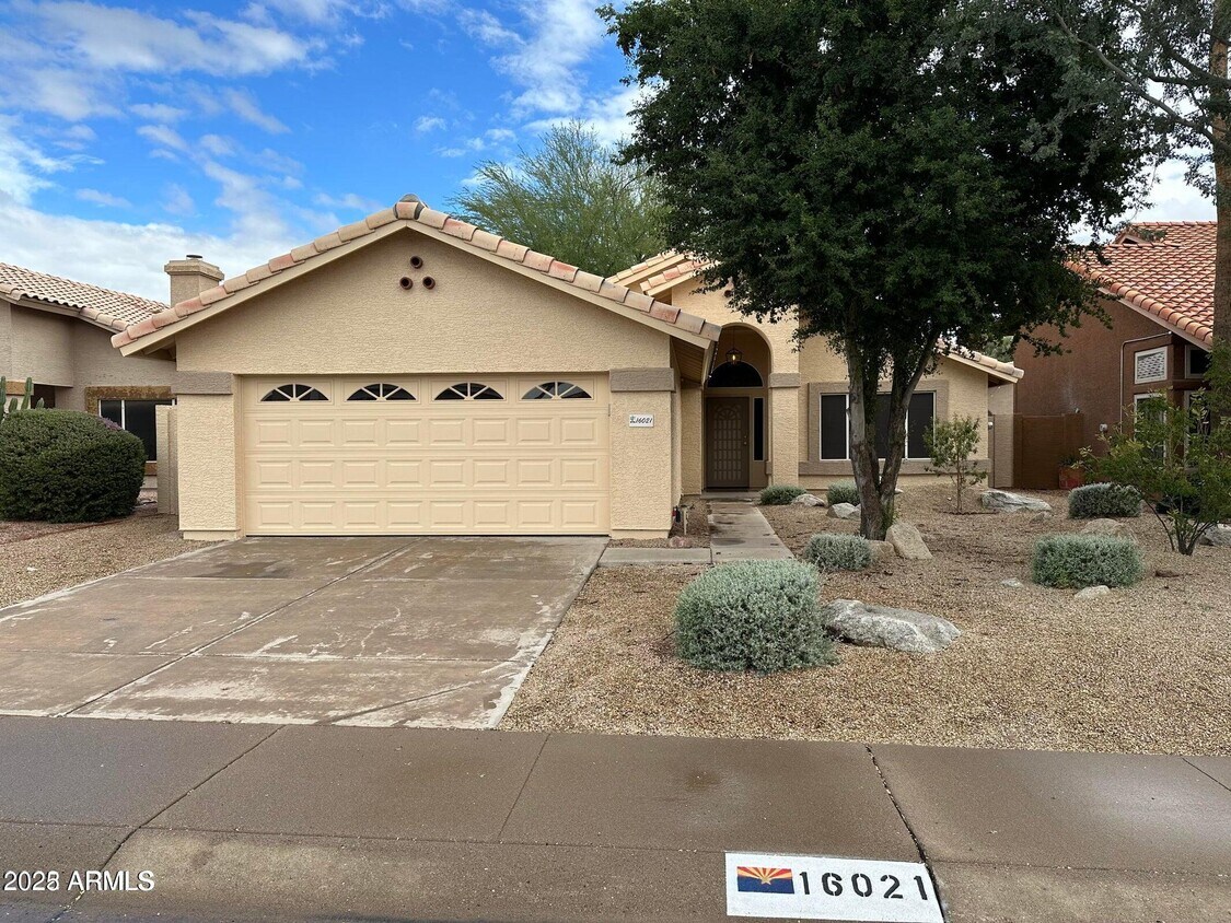 Primary Photo - 16021 S 43rd Pl