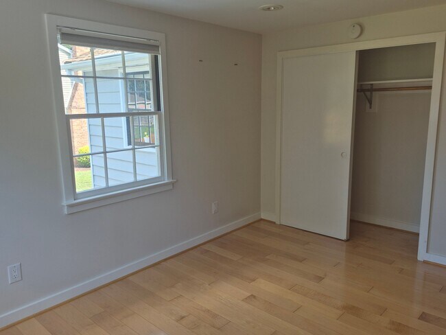 Foto del edificio - 9226 Fowler Ln