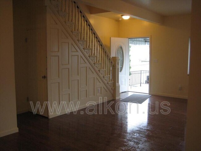 Foto del edificio - 2314 Wellington St