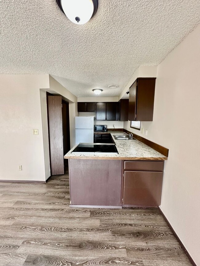 Building Photo - 2bdrm, 1 bath apartment in Moyina Heights. Water,sewer & garbage included