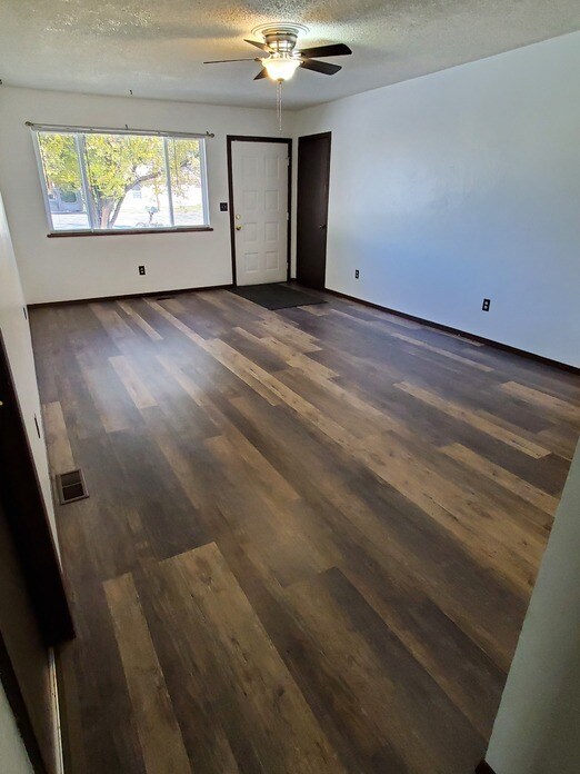 Livingroom - 243 28 1/2 Rd