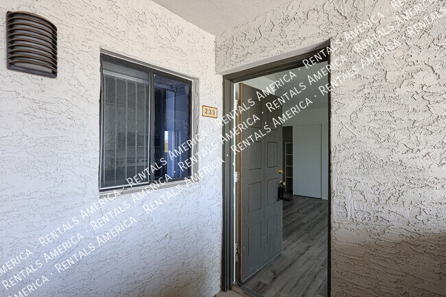 Foto del edificio - 6480 N 82nd St