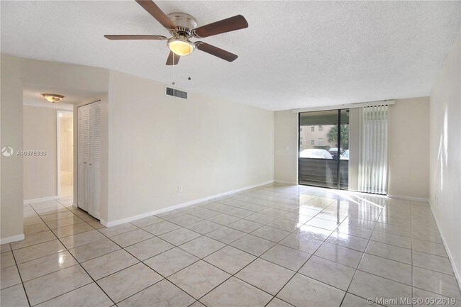 Foto del edificio - 2840 Somerset Dr