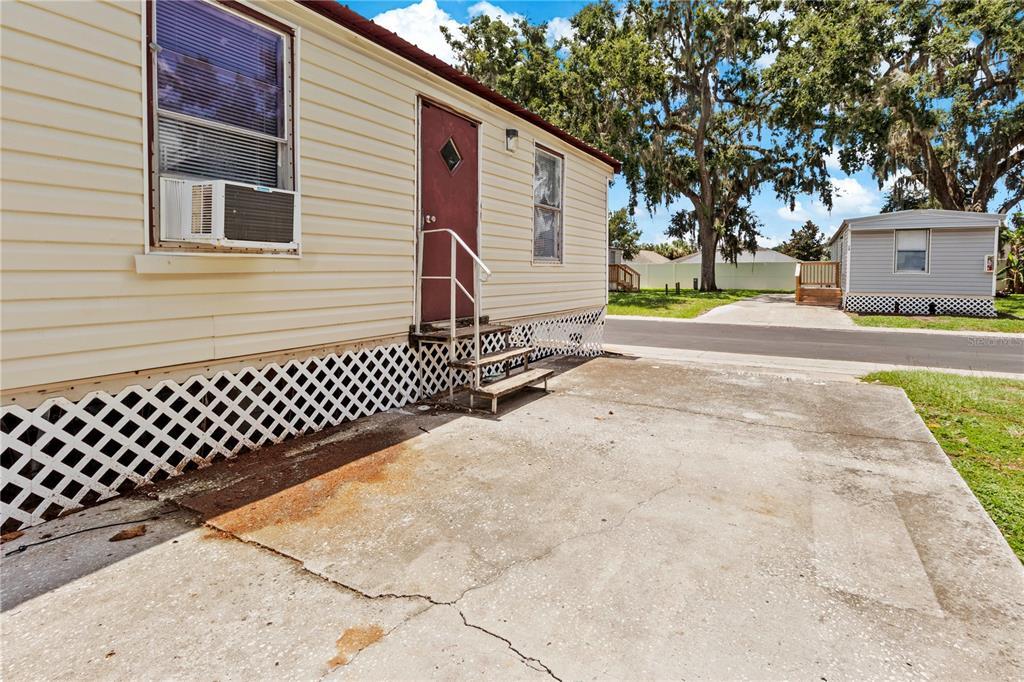 Primary Photo - 1221 N Valrico Rd