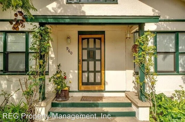 Building Photo - 960-960 Pismo St