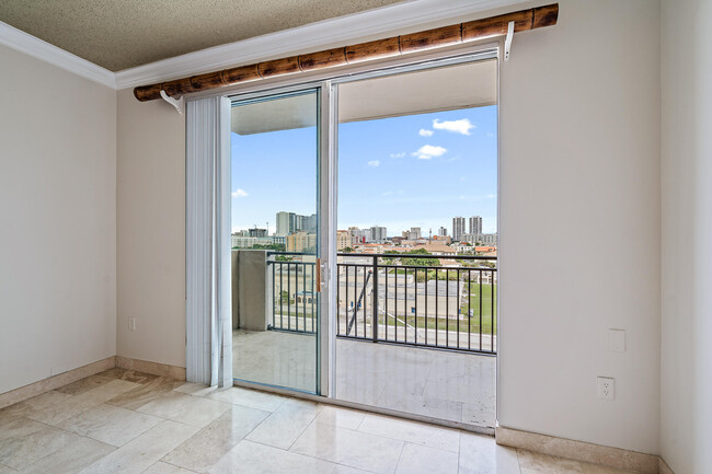 Foto del edificio - 616 Clearwater Park Rd