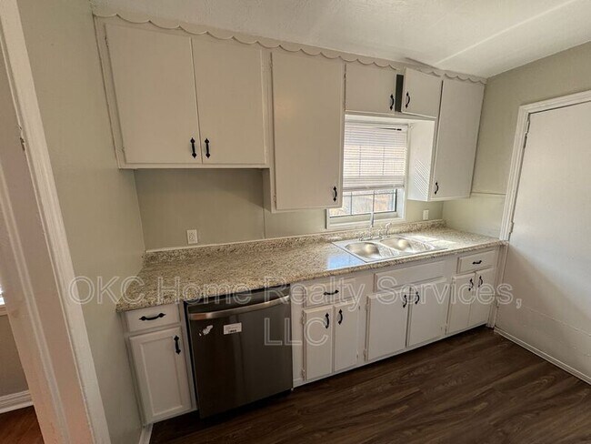 Foto del edificio - 2216 NE 24th St