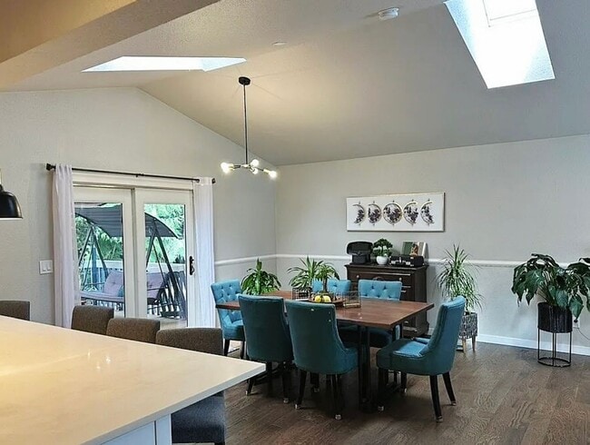 Foto del edificio - 4529 Crescent Ave