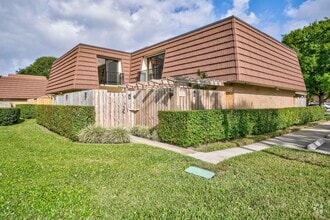 Building Photo - 2214 22nd Ln