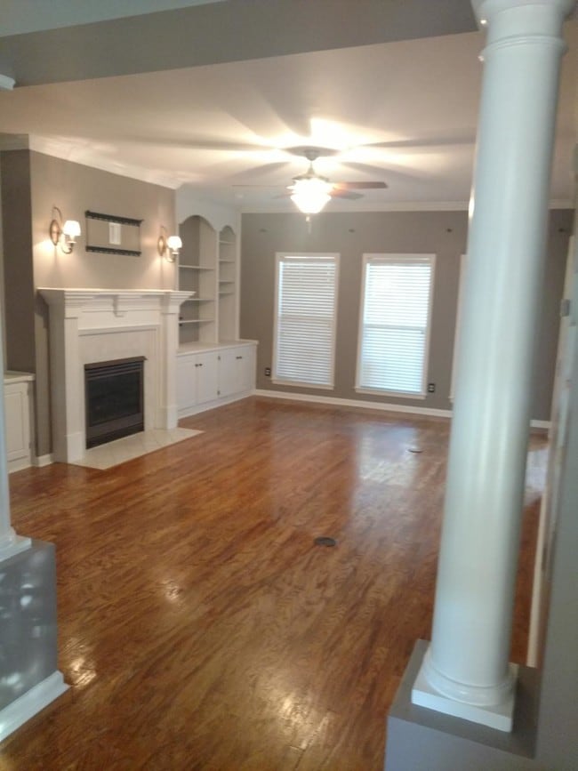 Building Photo - 503 Grove Park Ln