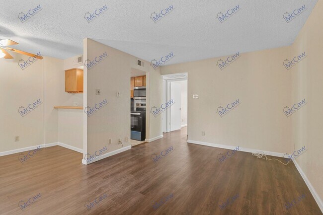 Foto del edificio - Modern 1/1 Condo on Royal Ln! **INCENTIVE**