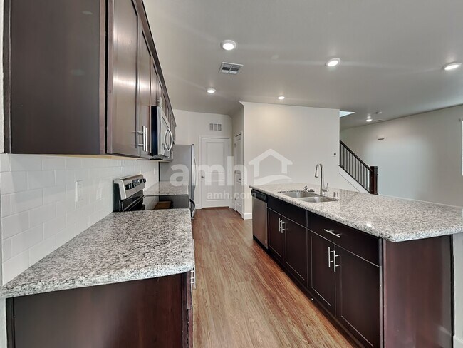 Building Photo - 1806 Viaggio Ave