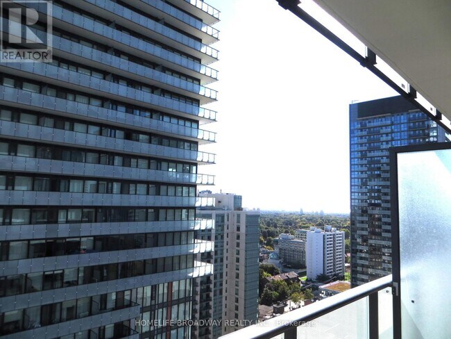 Photo du bâtiment - 161 Roehampton Ave