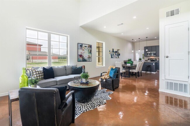 Foto del edificio - Charming 3-Bedroom Townhome near Lake Tawa...
