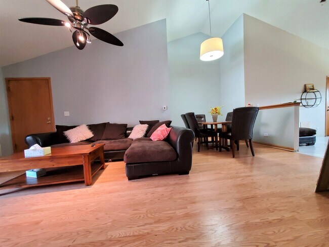 Foto del edificio - 8700 W Evelyn Ln