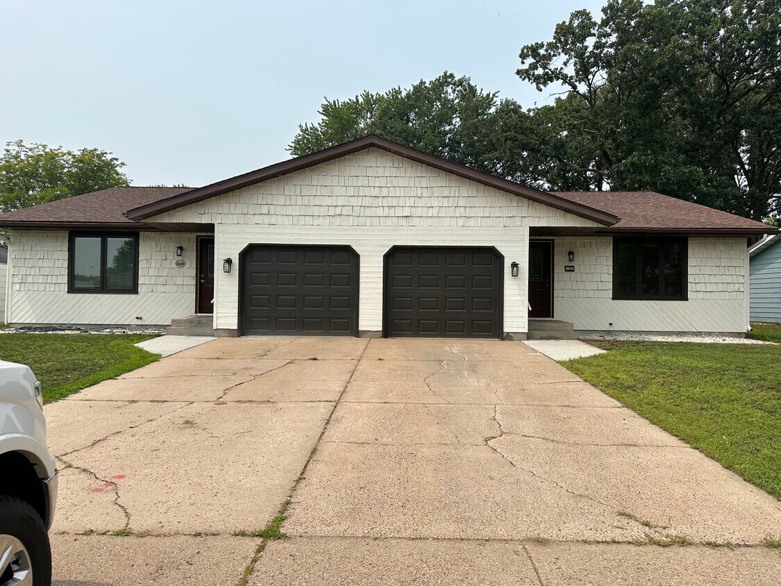 Foto principal - 3644 Livingston Ln