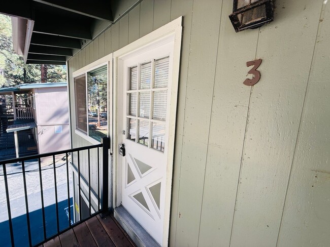 Foto del edificio - 2 bed 1 bath unit for rent in South Lake Tahoe