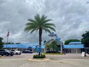 Building Photo - 320 Deer Creek Wildwood Ln E