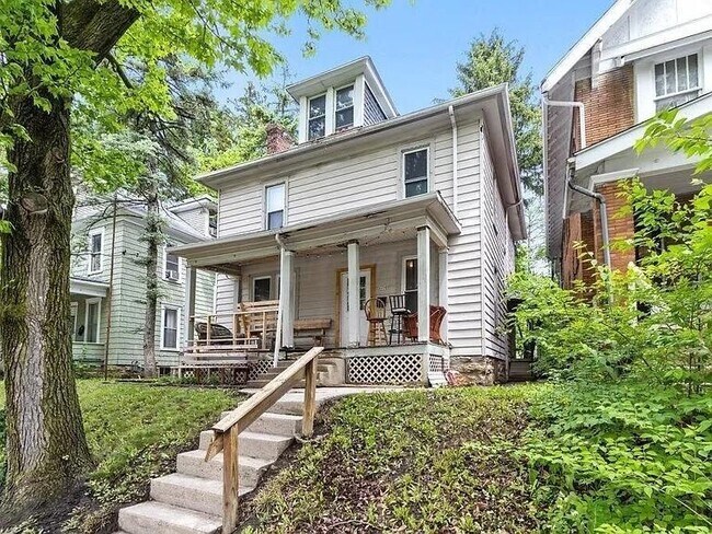 Delantero 2 - 2076 N 4th St