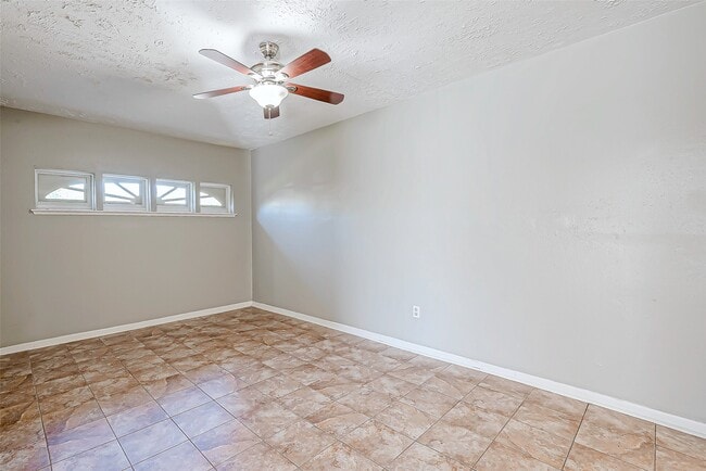 Foto del edificio - 5105 Beaver Hollow Dr