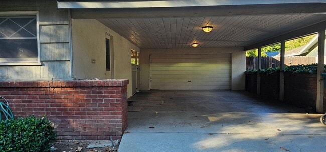 Foto del edificio - 3 bedroom Riverside home