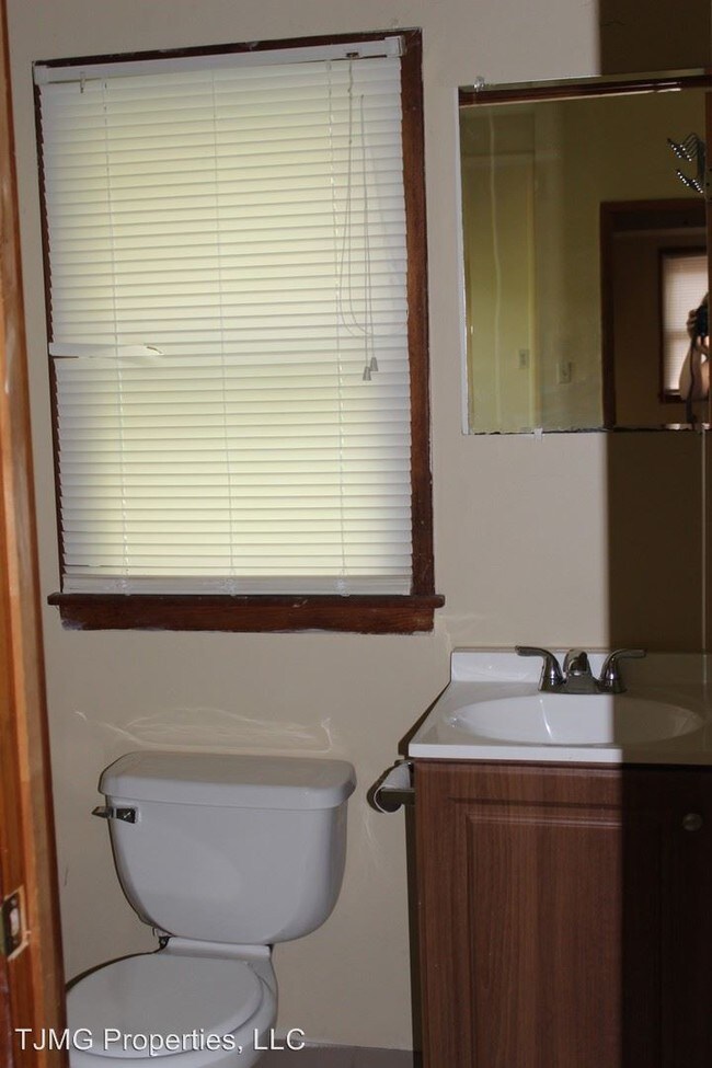 Building Photo - 5 br, 2 bath Room For Rent - 726 Euclid Ave