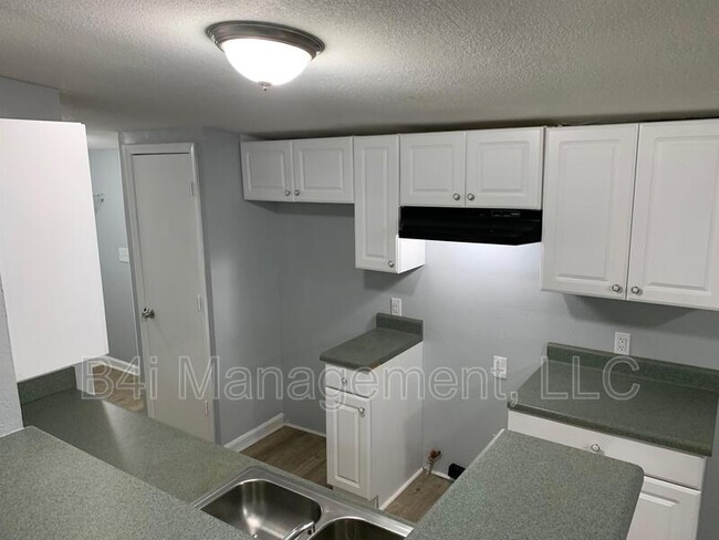 Building Photo - 355 Steele Dr