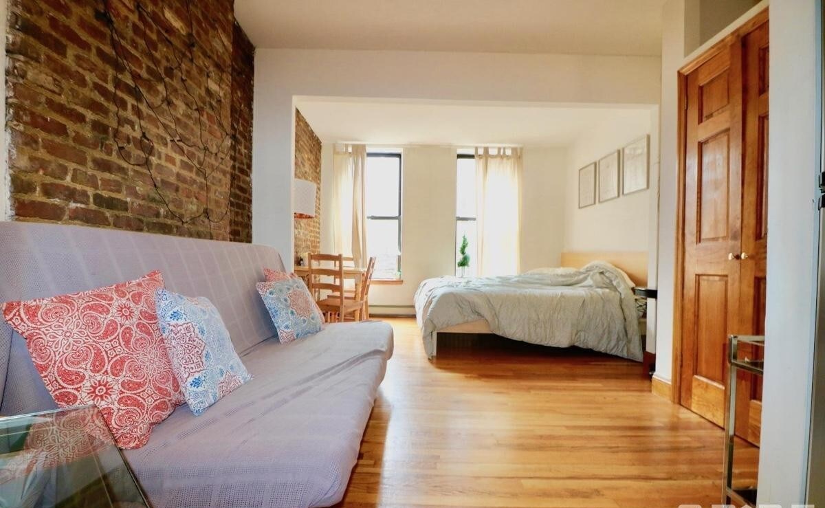 Foto principal - 810 10th Ave