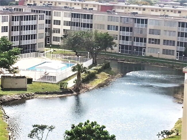 Foto del edificio - 1770 NE 191st St