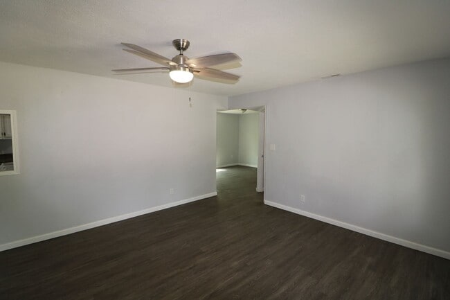 Building Photo - Nice 3 bedroom 1 bathroom home located in ...