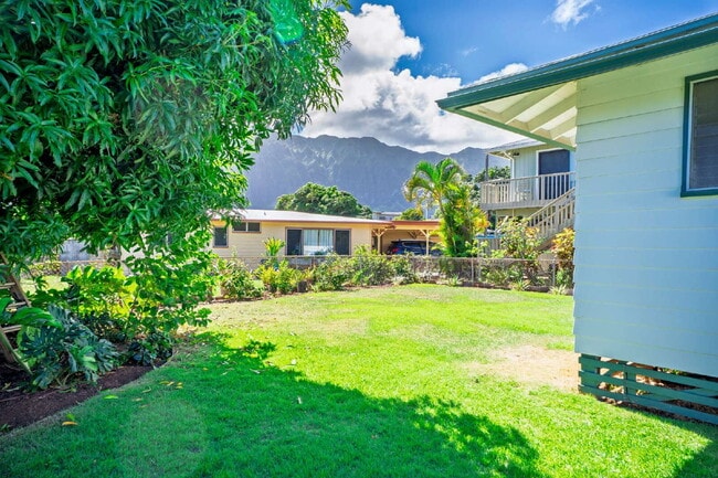 Building Photo - Welcome Home to Waimanalo!