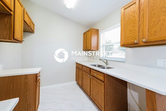Foto del edificio - 3 Bedroom Pet-Friendly Home in POINCIANA, ...