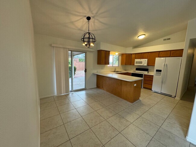 Building Photo - Charming Home with view of Red Mountain