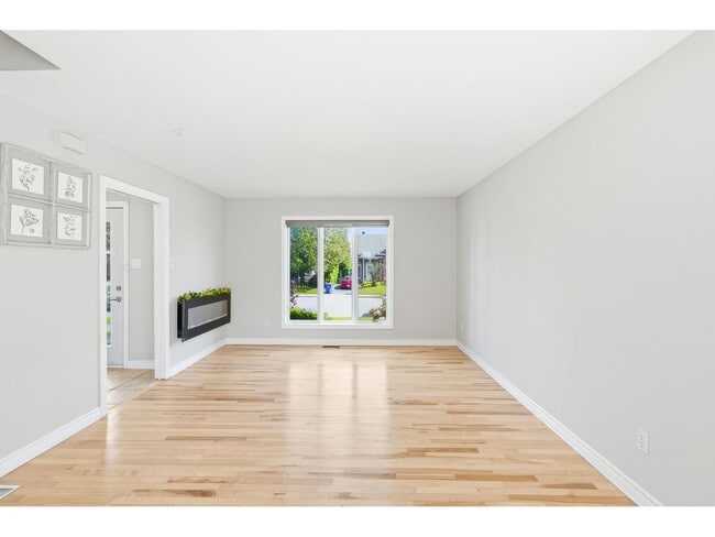 Building Photo - 379 Rue Nobert