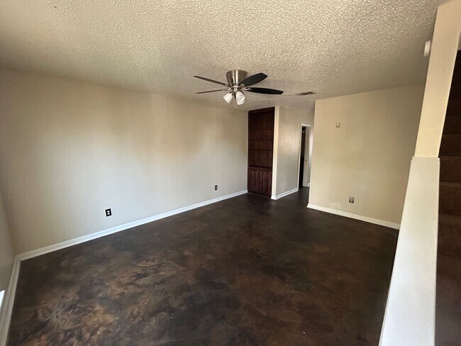 Building Photo - Cobblestone Townhome for Rent