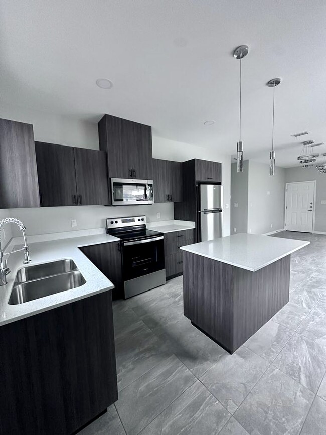 Foto del edificio - 3704 N Robin Ave