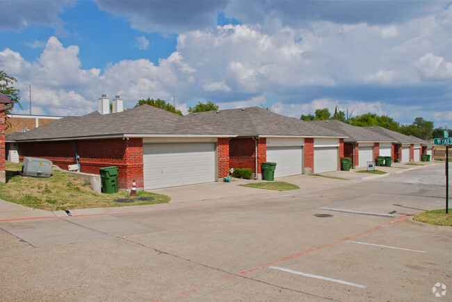 Building Photo - Wykeham Condominiums