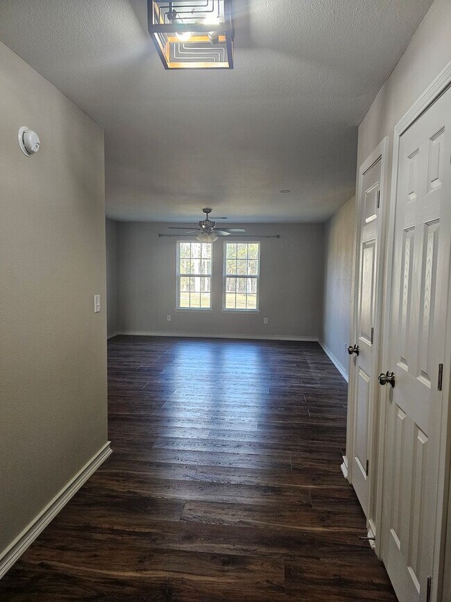 Foto del edificio - Beautiful 3 Bed 2 Bath Home on 2.5 Acres f...