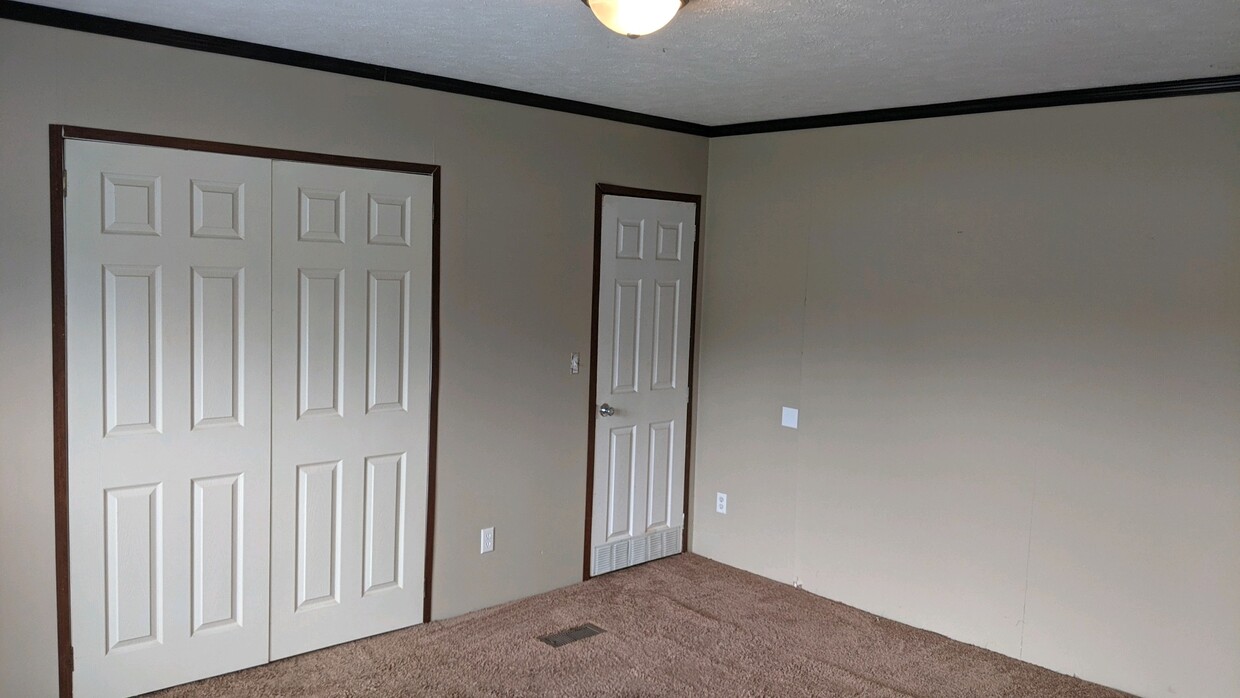 Building Photo - 533 Lee Rd 57
