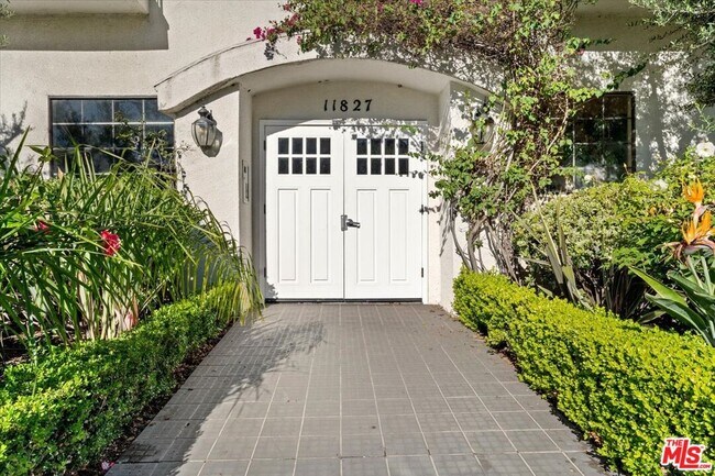 Foto del edificio - 11827 Goshen Ave