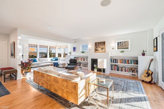 Foto del edificio - 5 br, 3.5 bath House - 903 Lakeside Avenue...