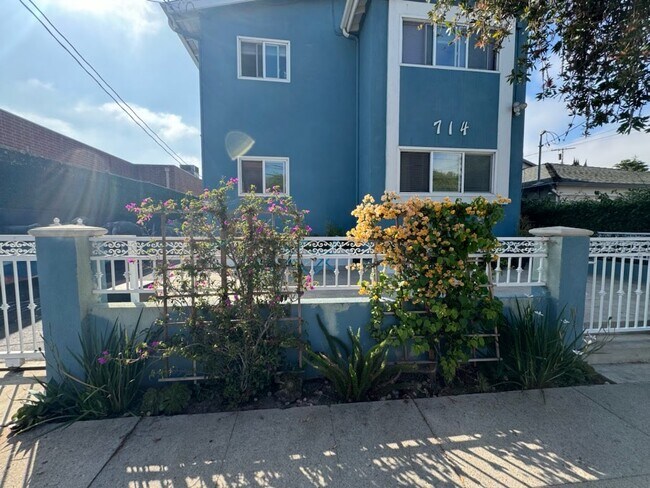 Foto del edificio - 714 Bay St