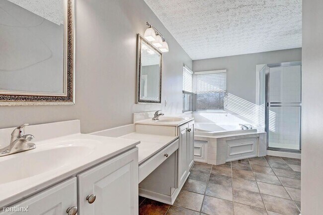 Building Photo - 4 br, 4 bath House - 6704 Wisteria Cir