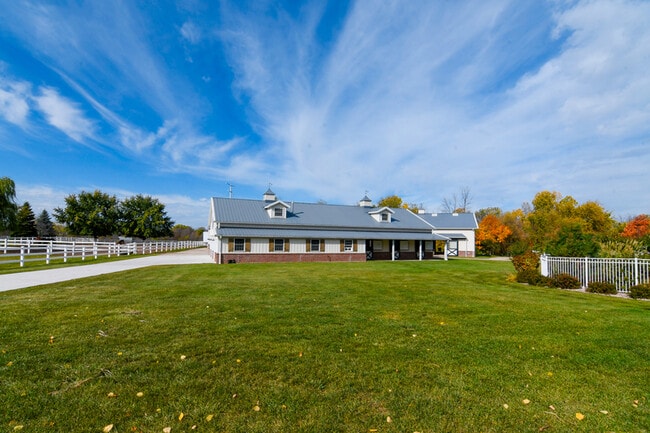 Building Photo - 1855 Cottonwood Ct