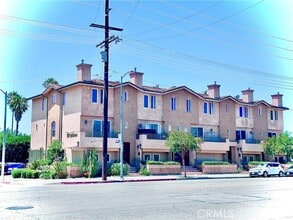 Building Photo - 5555 Carpenter Ave