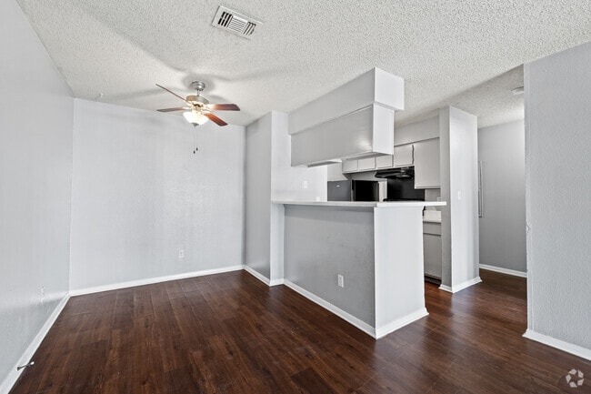 1BR, 1BA - 575SF - Dining - The Summit Apartments